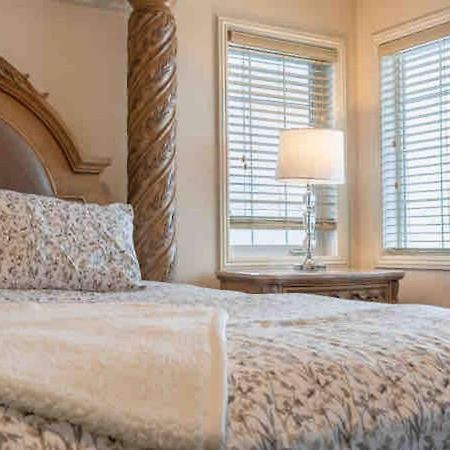 YYC 2500 Sq House In Springbank Hill Bl 261818 빌라 외부 사진