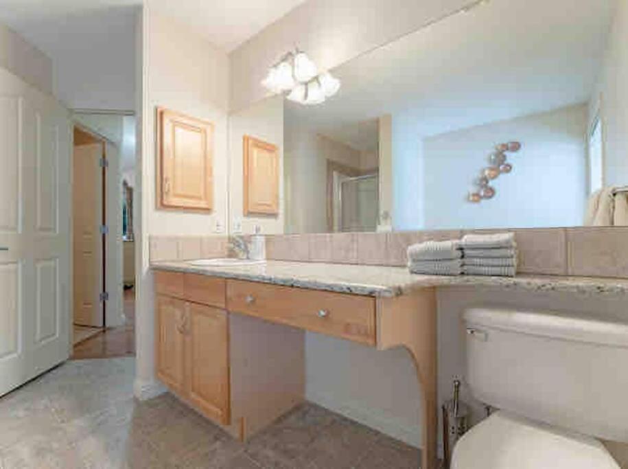 YYC 2500 Sq House In Springbank Hill Bl 261818 빌라 외부 사진