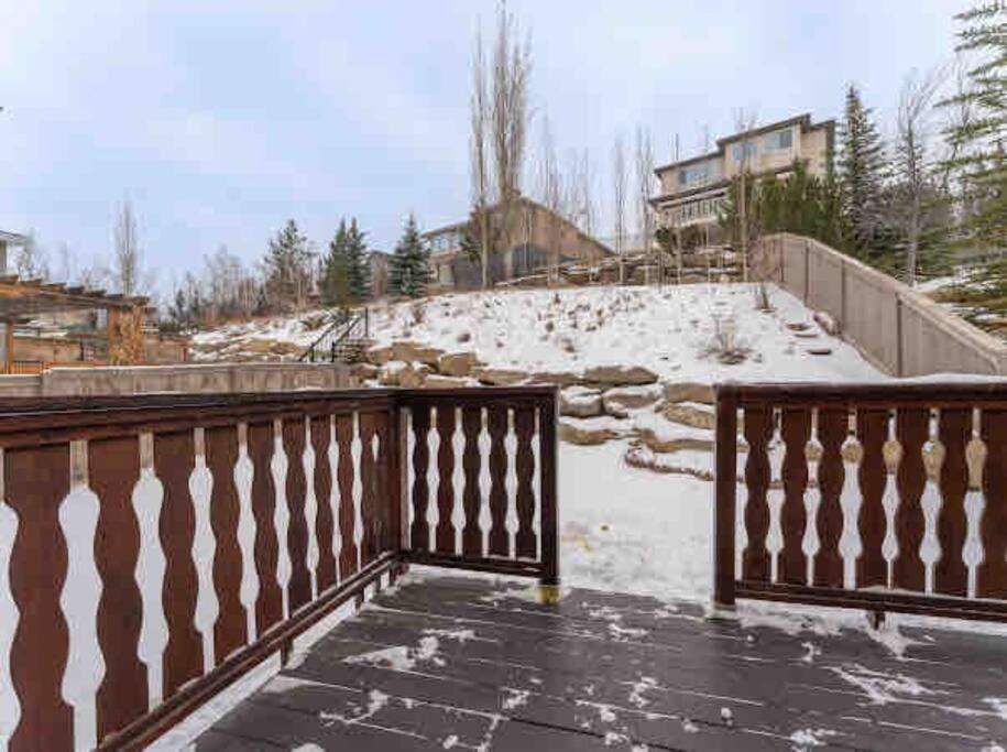 YYC 2500 Sq House In Springbank Hill Bl 261818 빌라 외부 사진