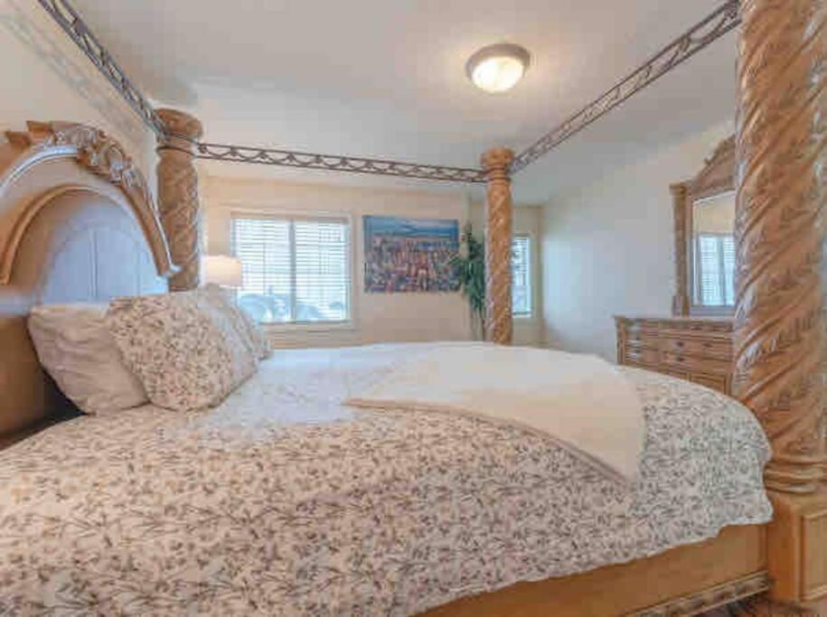 YYC 2500 Sq House In Springbank Hill Bl 261818 빌라 외부 사진