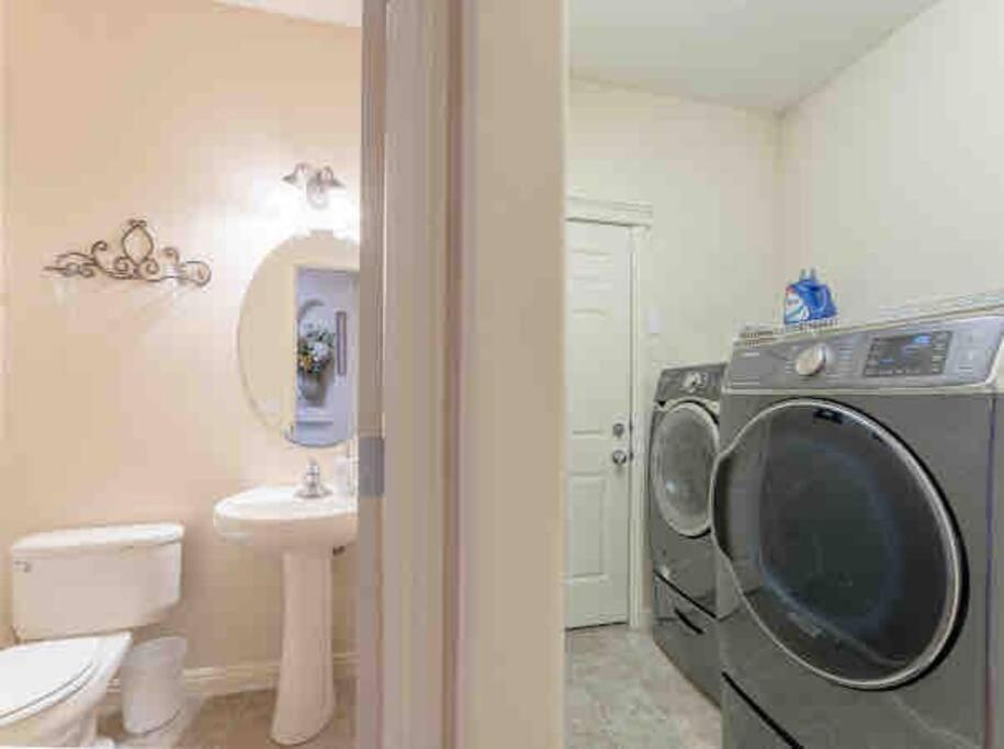 YYC 2500 Sq House In Springbank Hill Bl 261818 빌라 외부 사진