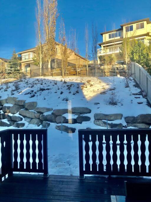 YYC 2500 Sq House In Springbank Hill Bl 261818 빌라 외부 사진