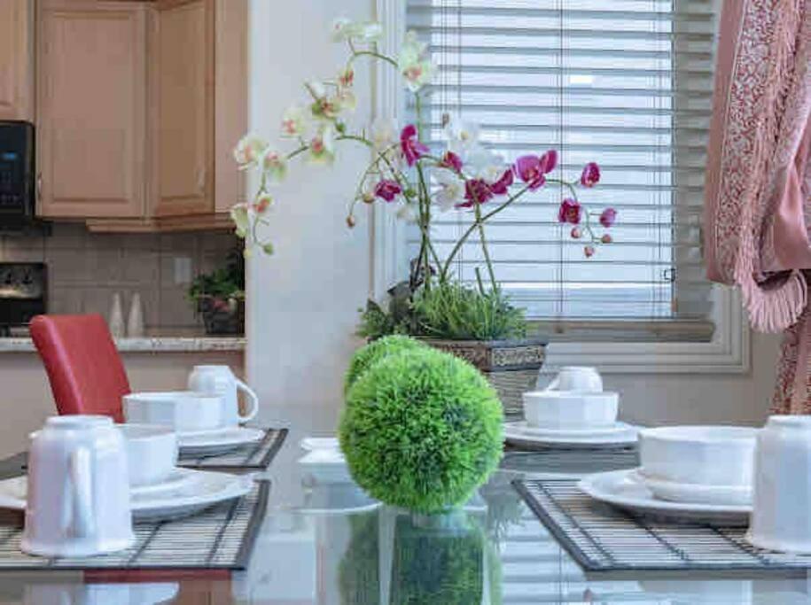 YYC 2500 Sq House In Springbank Hill Bl 261818 빌라 외부 사진