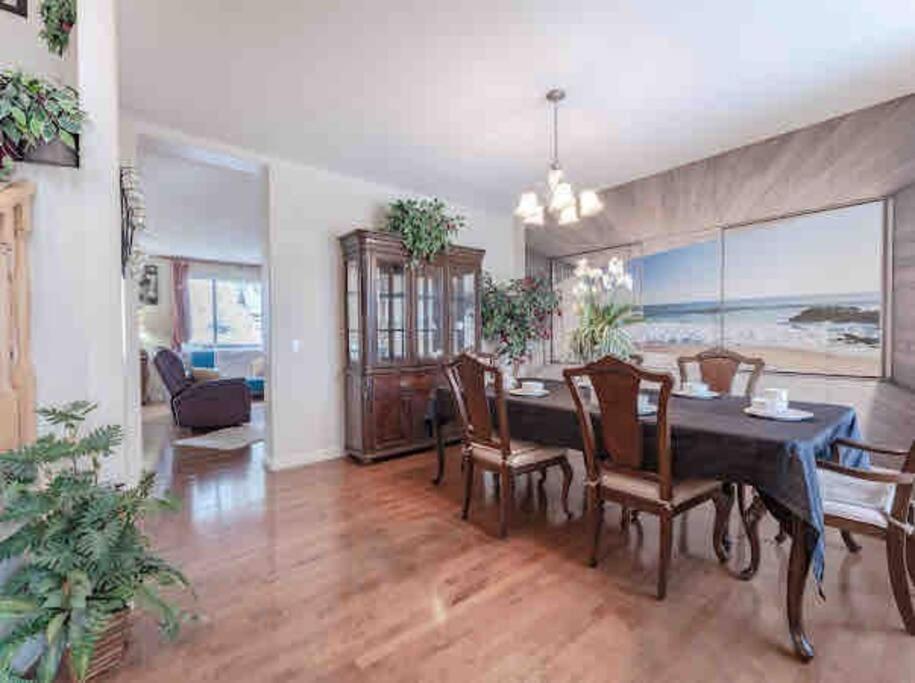 YYC 2500 Sq House In Springbank Hill Bl 261818 빌라 외부 사진