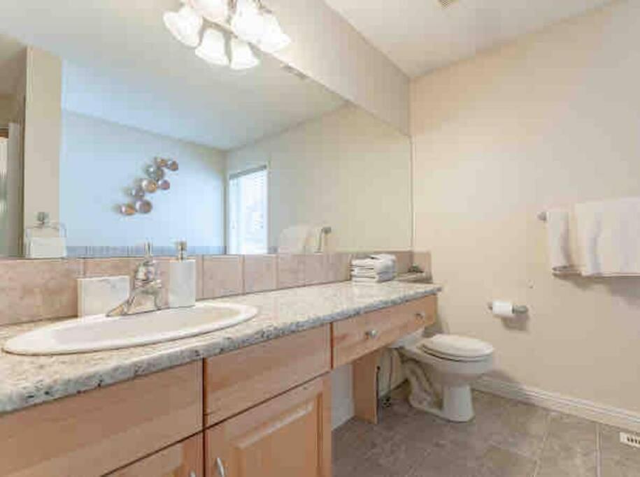 YYC 2500 Sq House In Springbank Hill Bl 261818 빌라 외부 사진